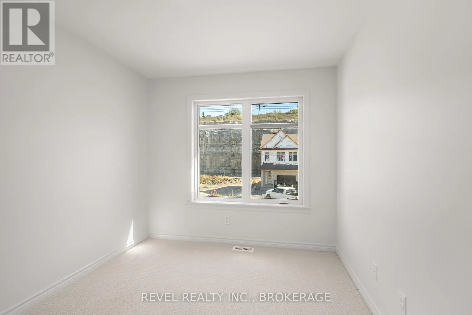 332 DOCKSIDE DRIVE