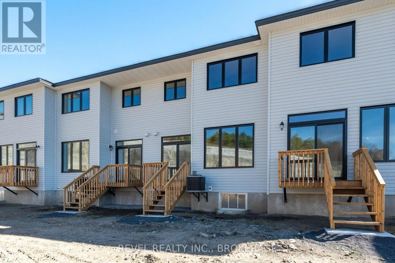 332 DOCKSIDE DRIVE