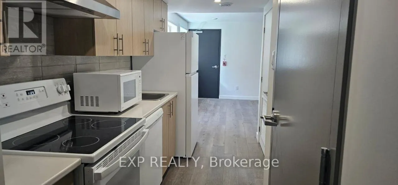 02 - 216 MCARTHUR AVENUE