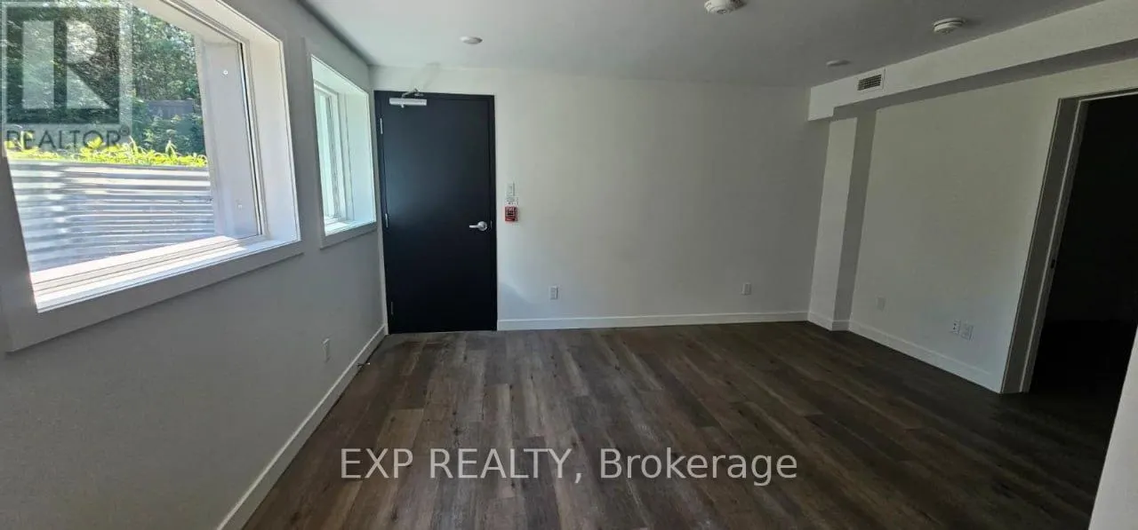 02 - 216 MCARTHUR AVENUE