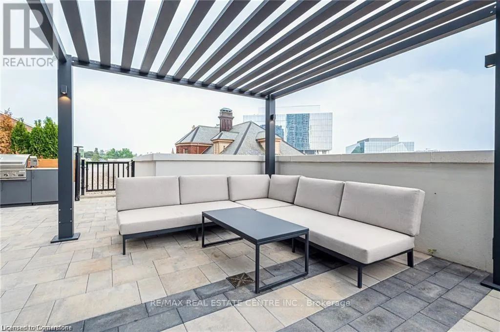 1212 - 25 WELLINGTON STREET S