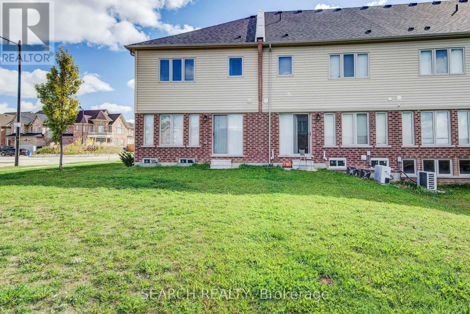 1 - 740 LINDEN DRIVE