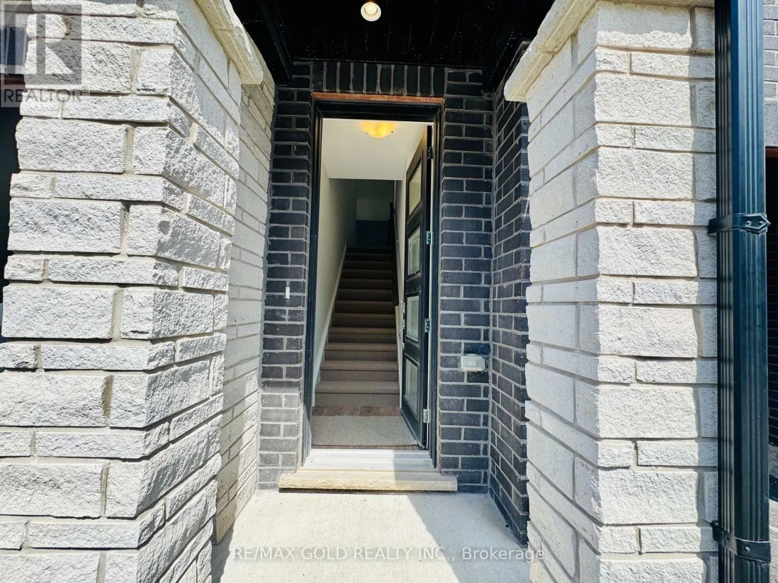 114 - 155 EQUESTRIAN WAY