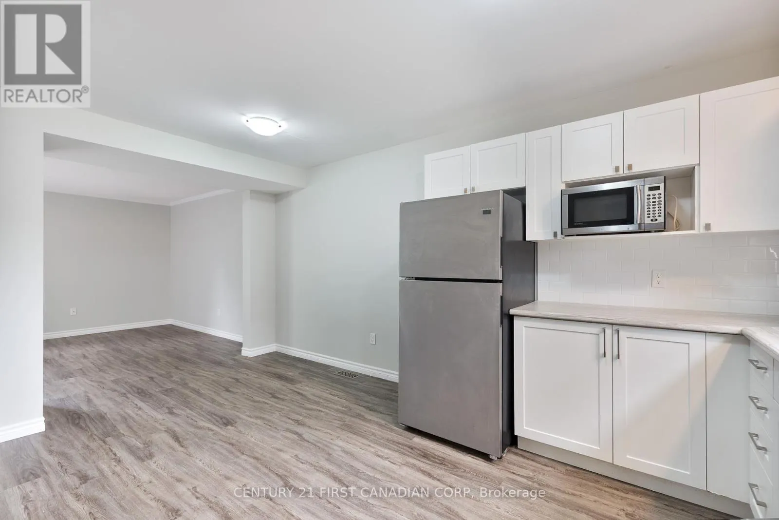 49 - 217 MARTINET AVENUE, #49