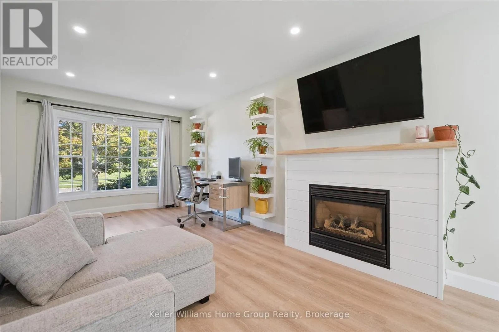 765 WOODHILL DRIVE