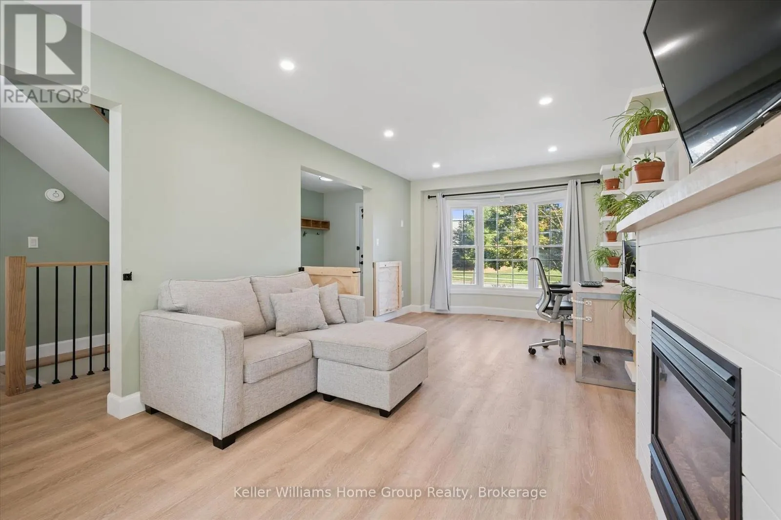 765 WOODHILL DRIVE
