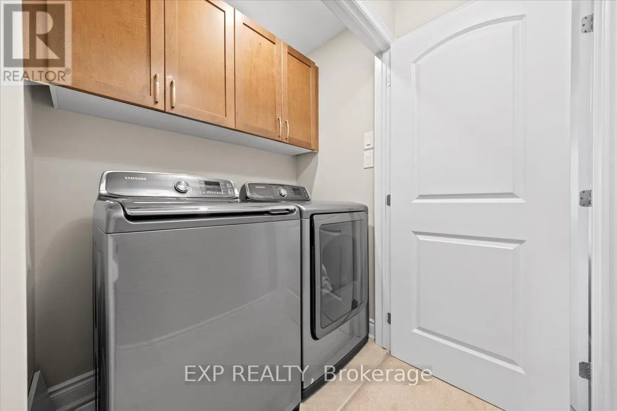 33 SOLARIS DRIVE