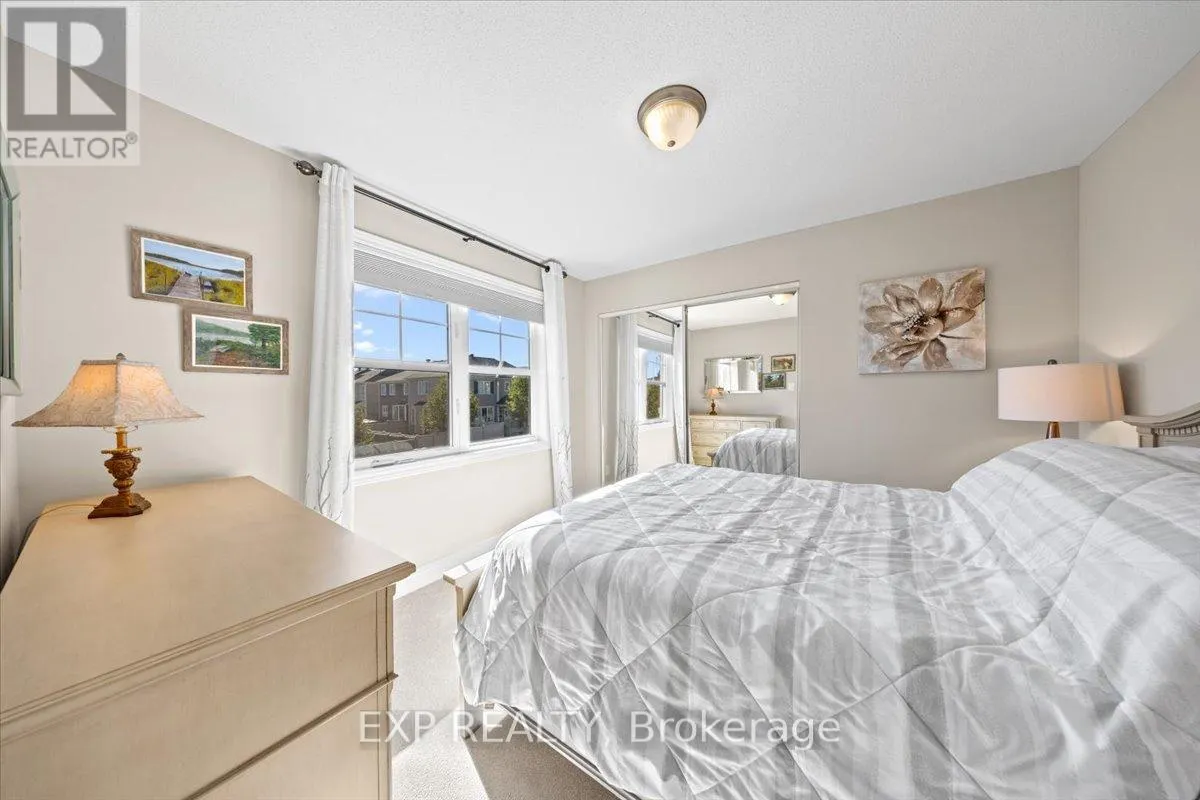 33 SOLARIS DRIVE
