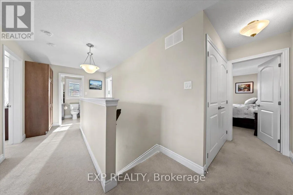 33 SOLARIS DRIVE