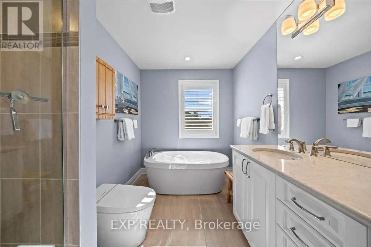 33 SOLARIS DRIVE