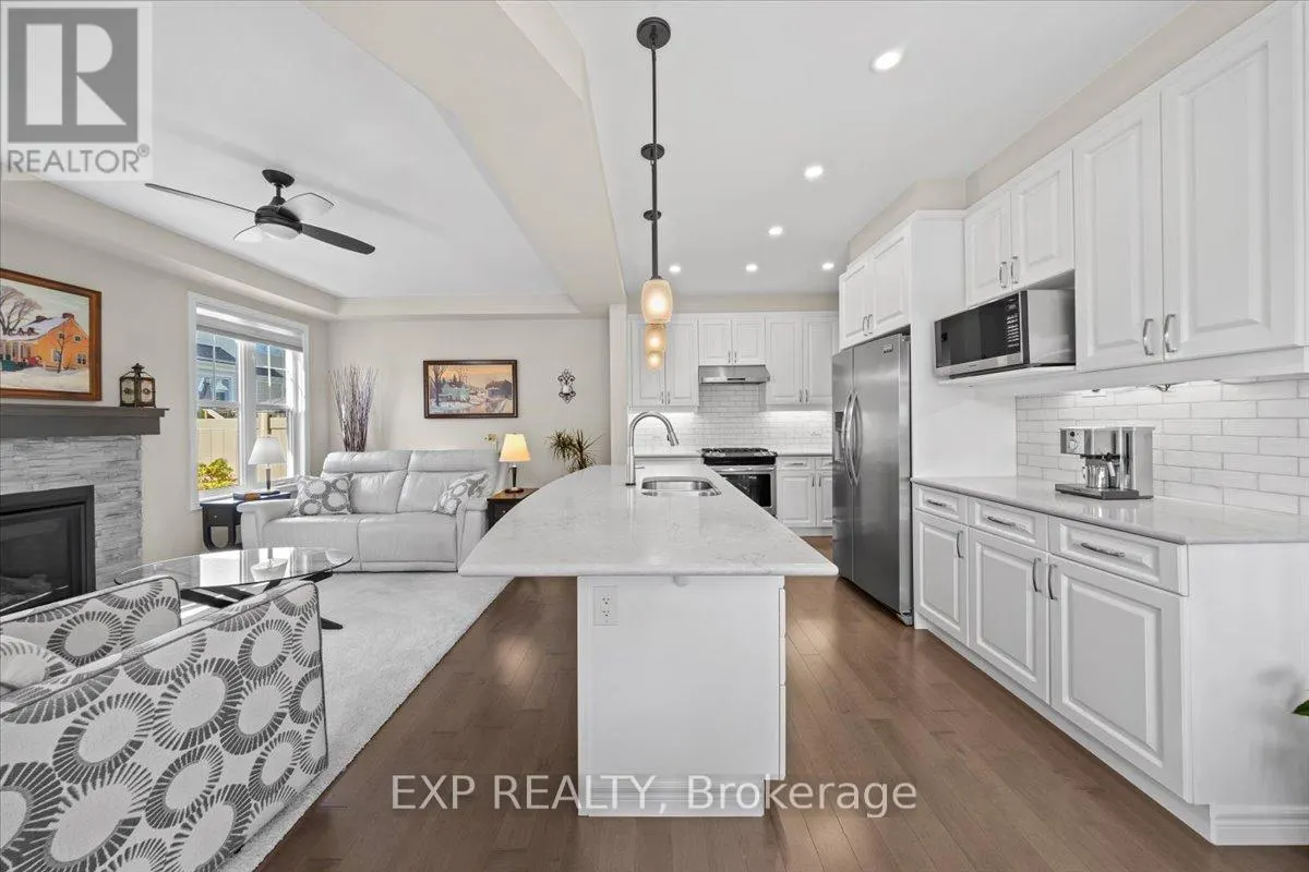 33 SOLARIS DRIVE
