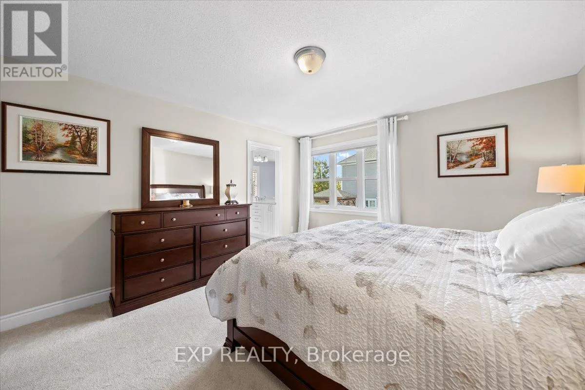 33 SOLARIS DRIVE