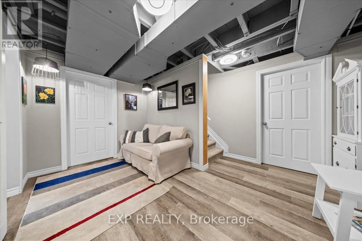 33 SOLARIS DRIVE