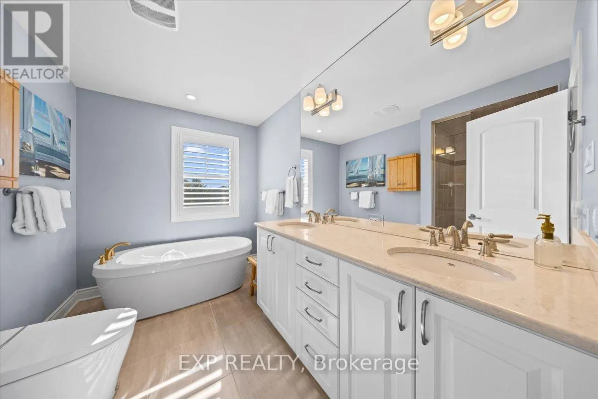 33 SOLARIS DRIVE