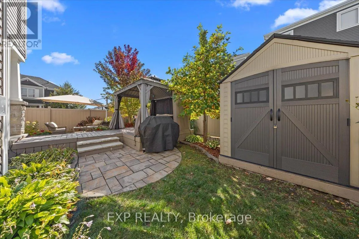 33 SOLARIS DRIVE