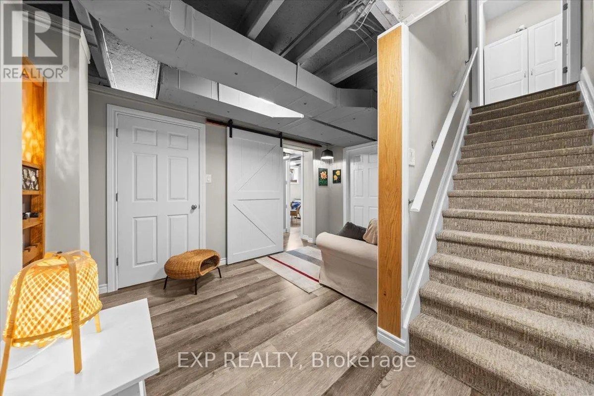 33 SOLARIS DRIVE