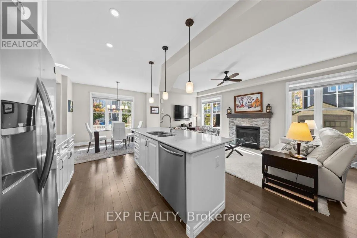 33 SOLARIS DRIVE