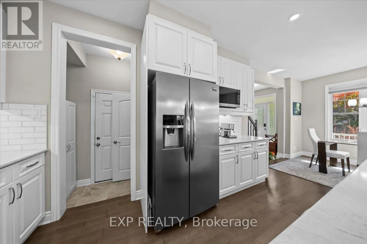 33 SOLARIS DRIVE