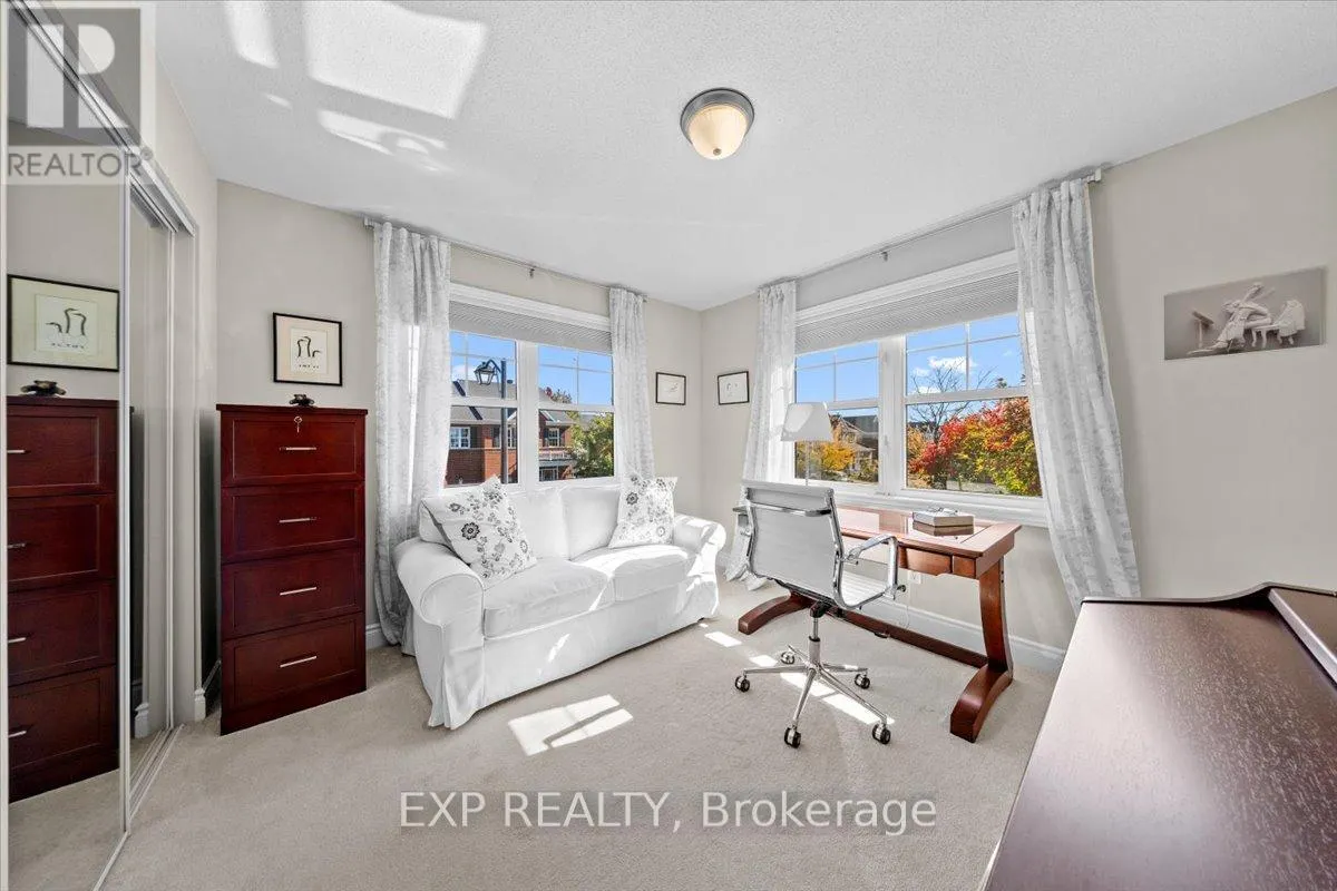 33 SOLARIS DRIVE
