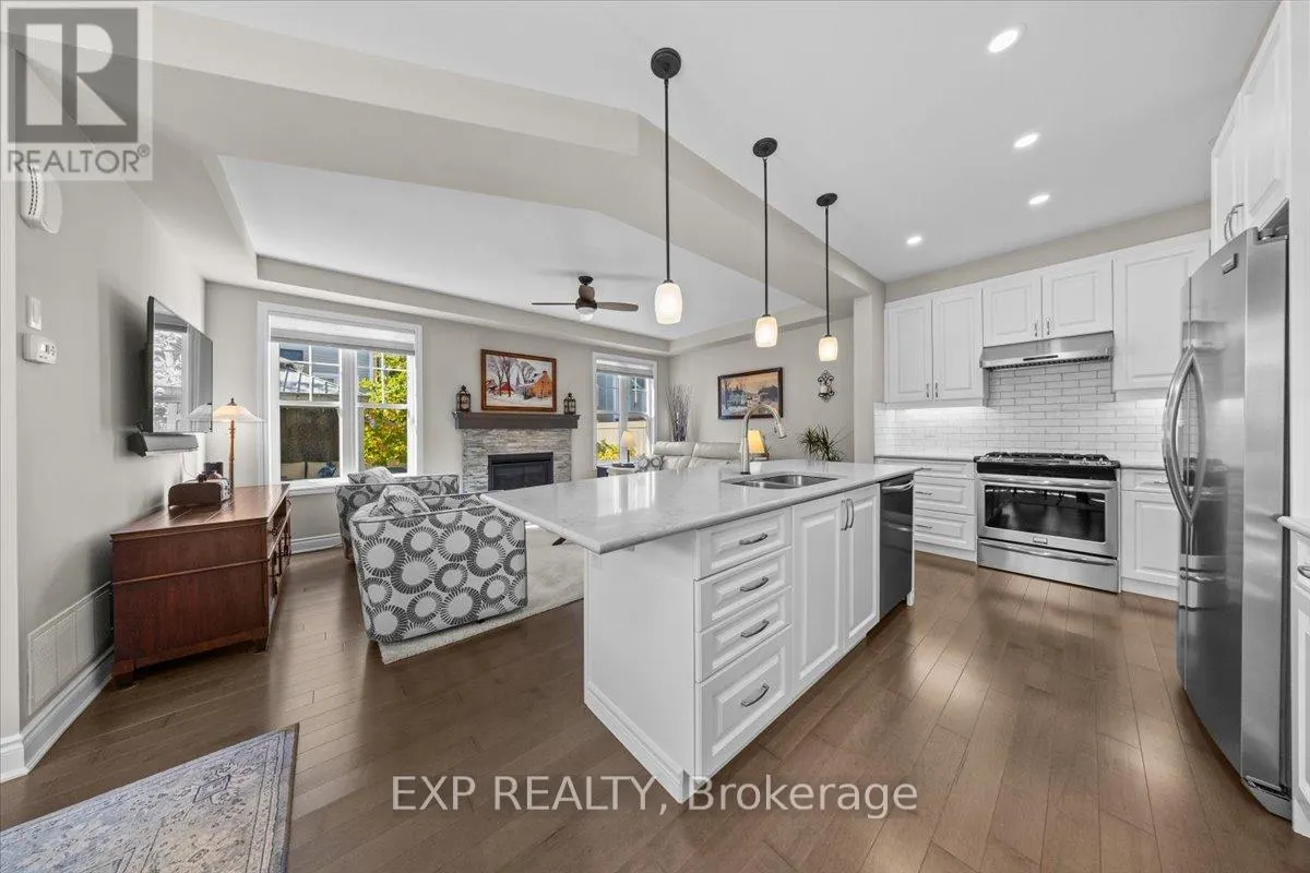 33 SOLARIS DRIVE