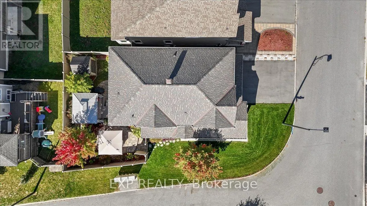 33 SOLARIS DRIVE