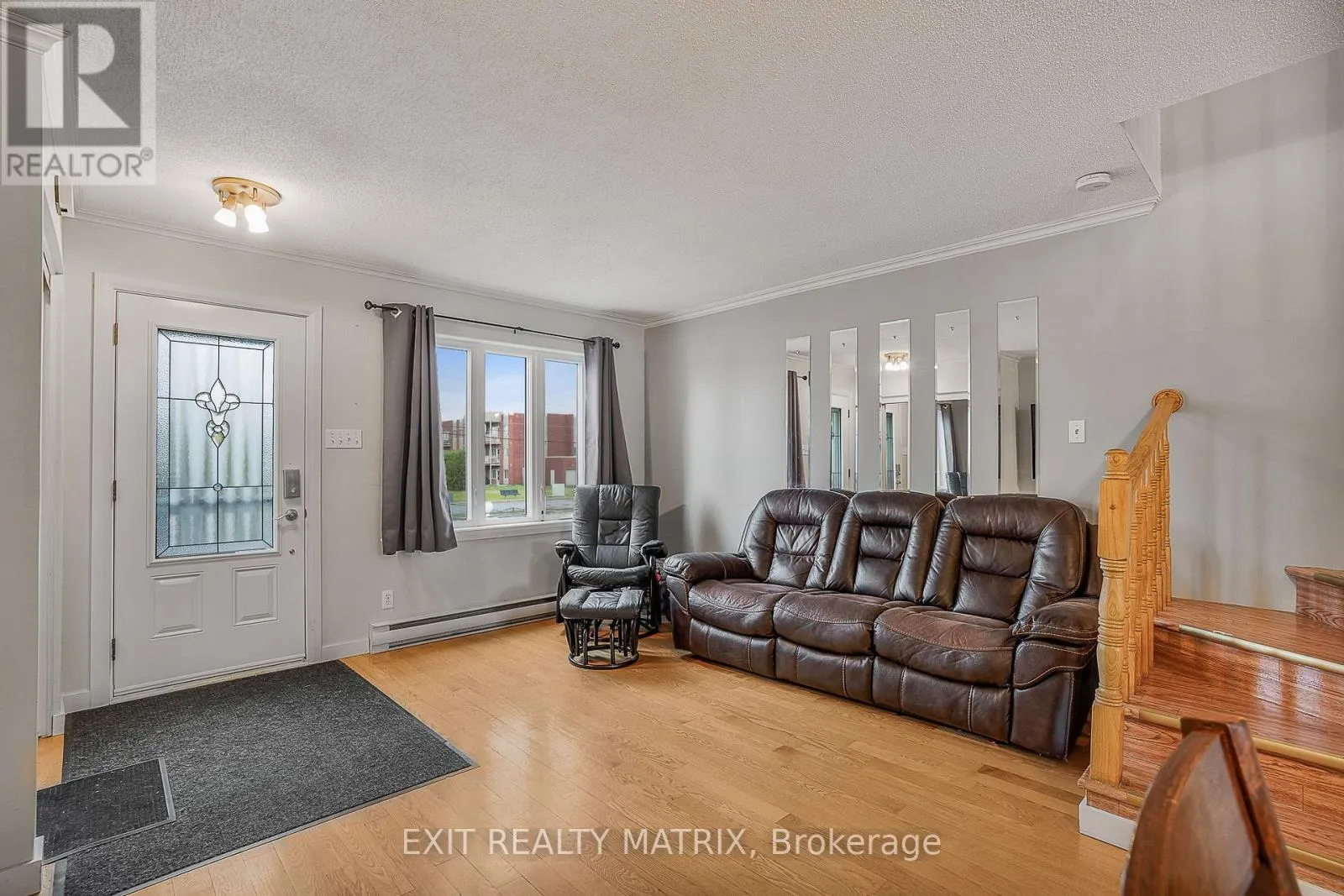 712 NELSON STREET W