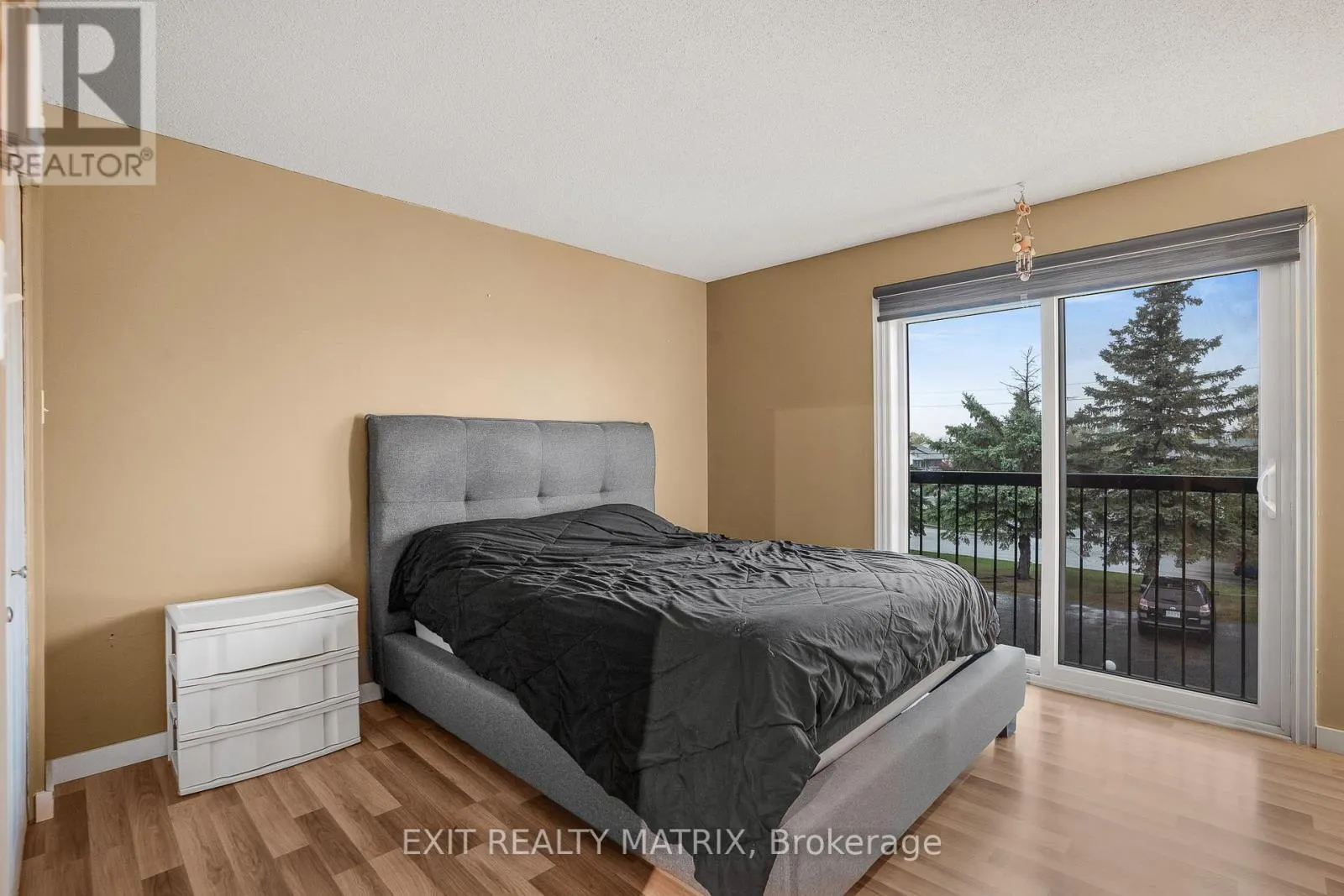 712 NELSON STREET W