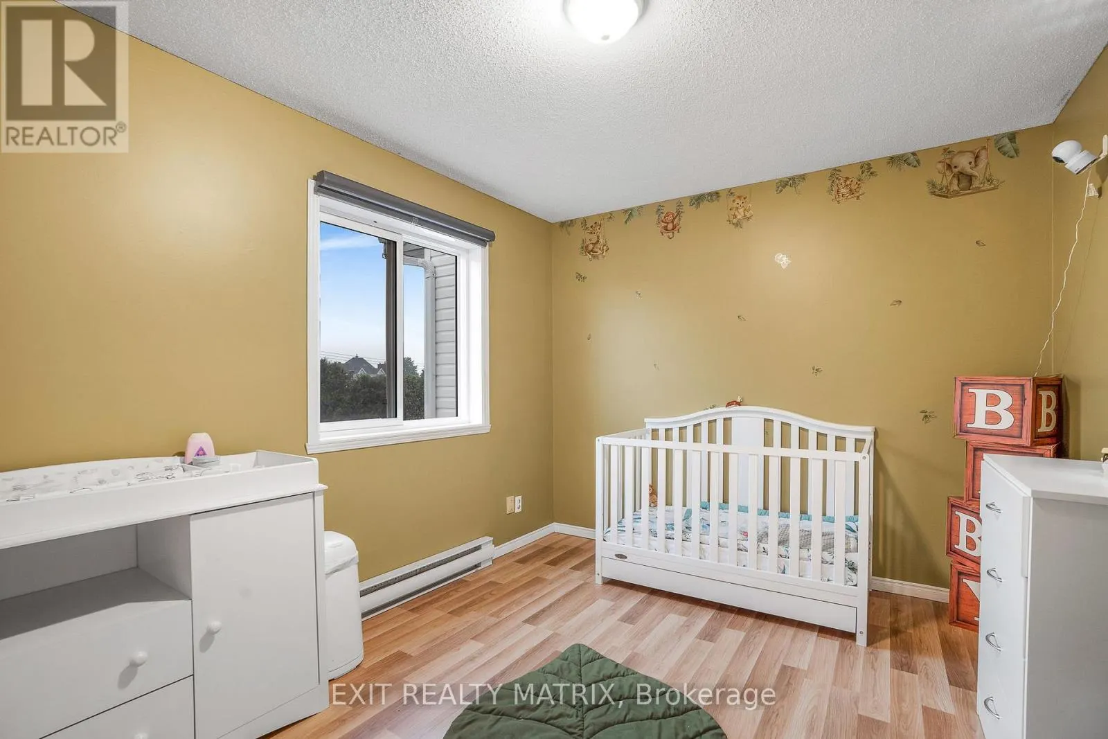 712 NELSON STREET W