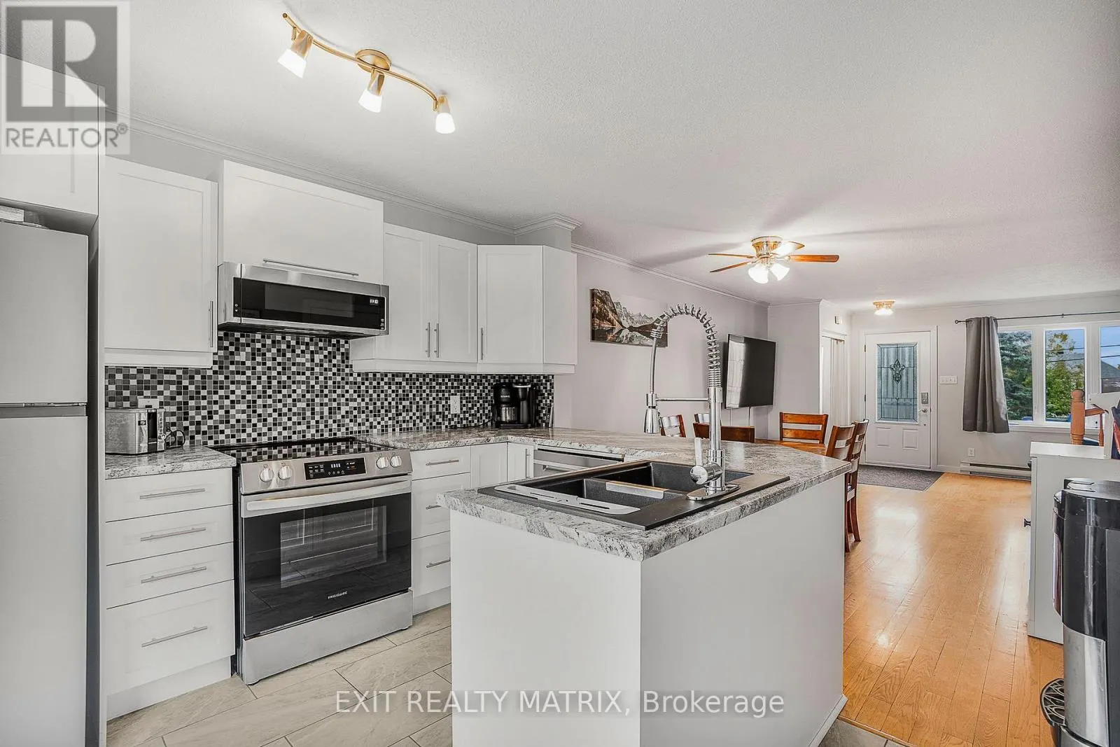 712 NELSON STREET W