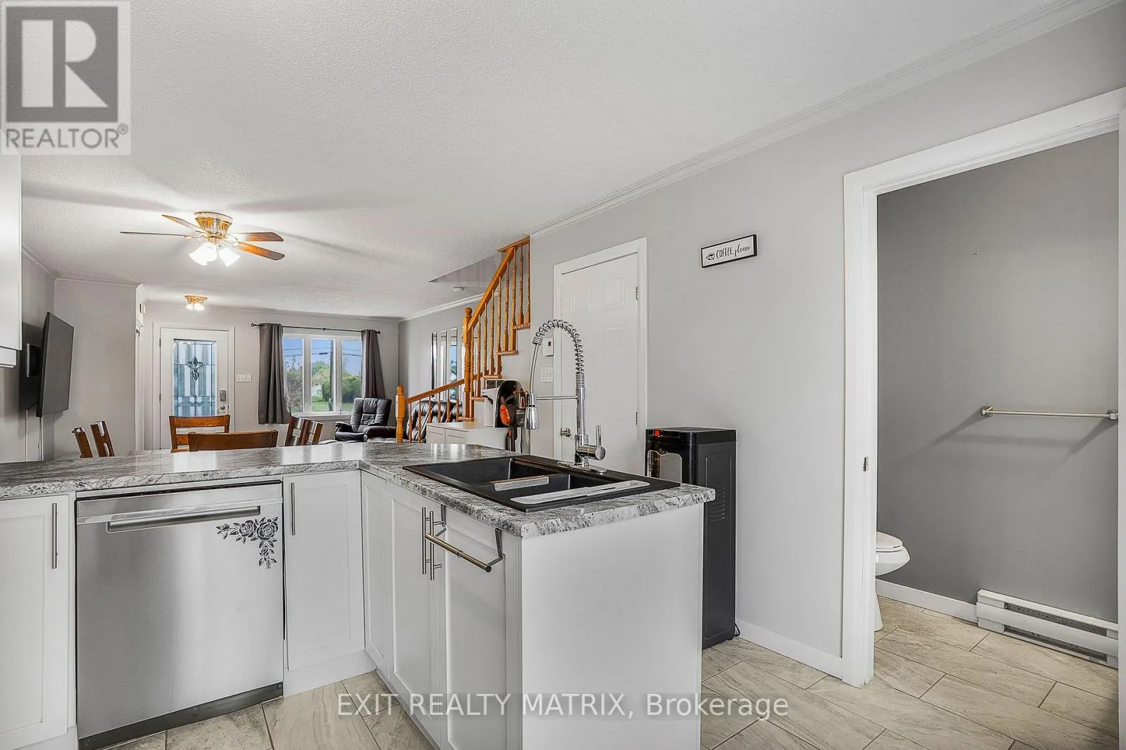 712 NELSON STREET W