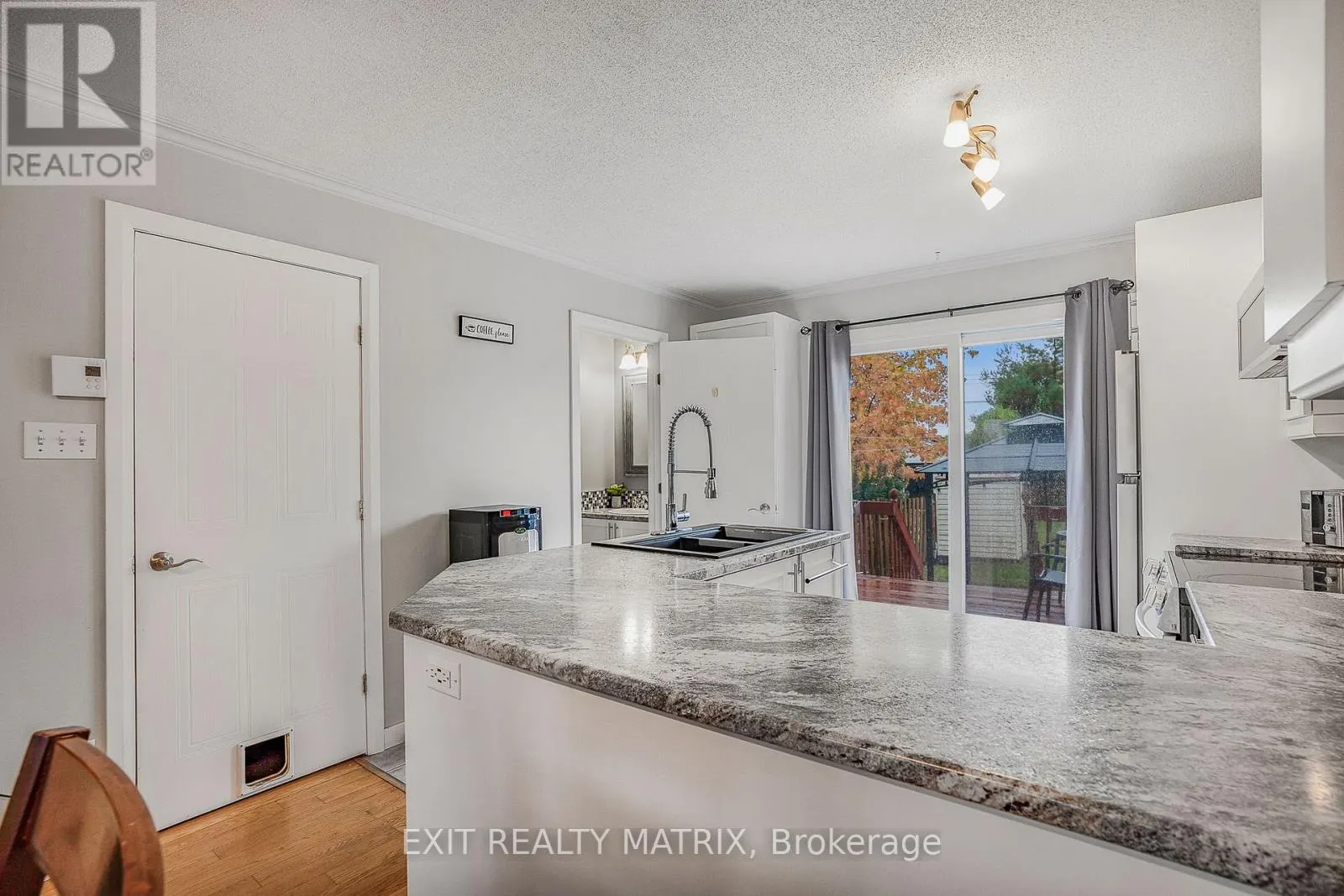 712 NELSON STREET W
