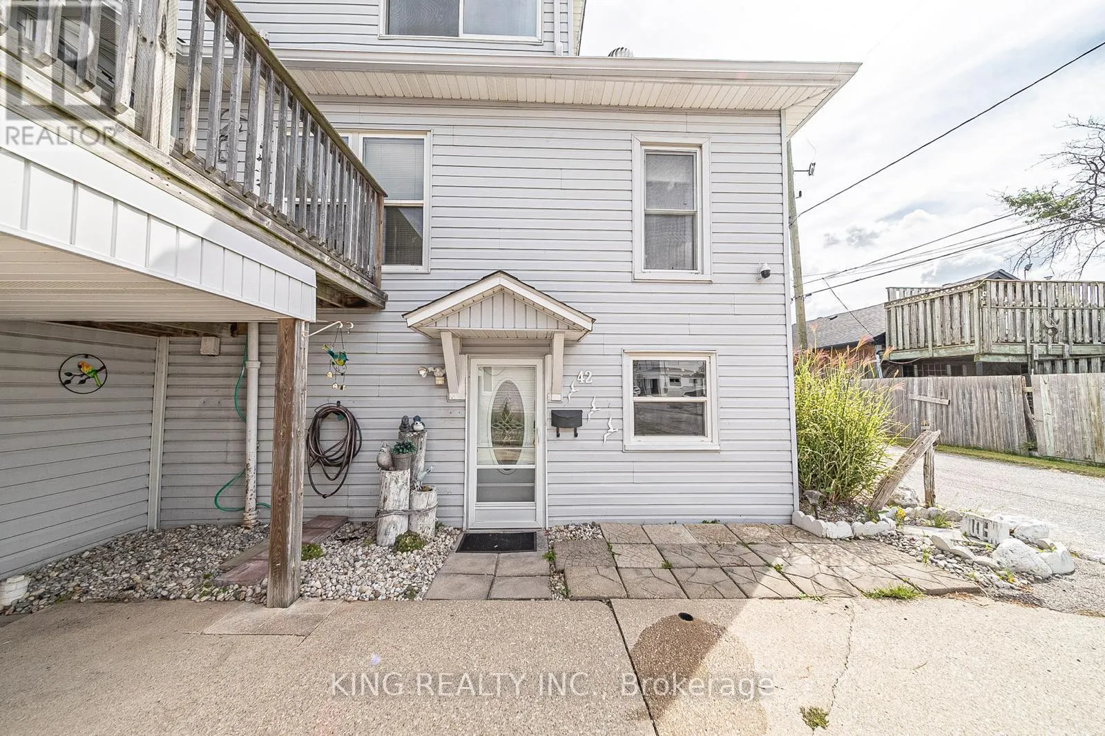 42 WAHNETA AVENUE