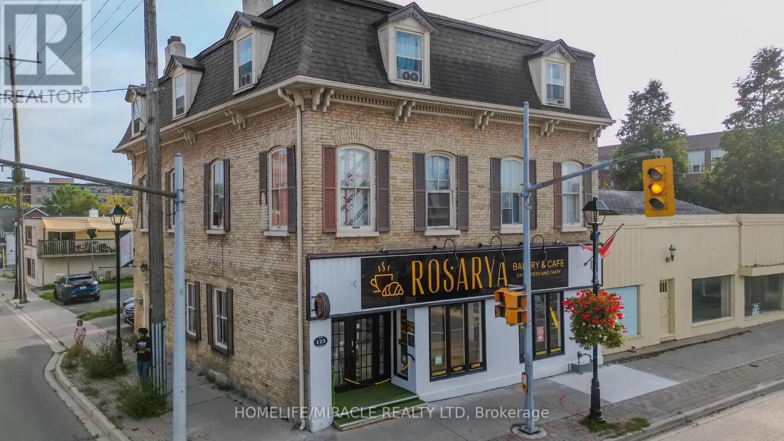 123 KING STREET W