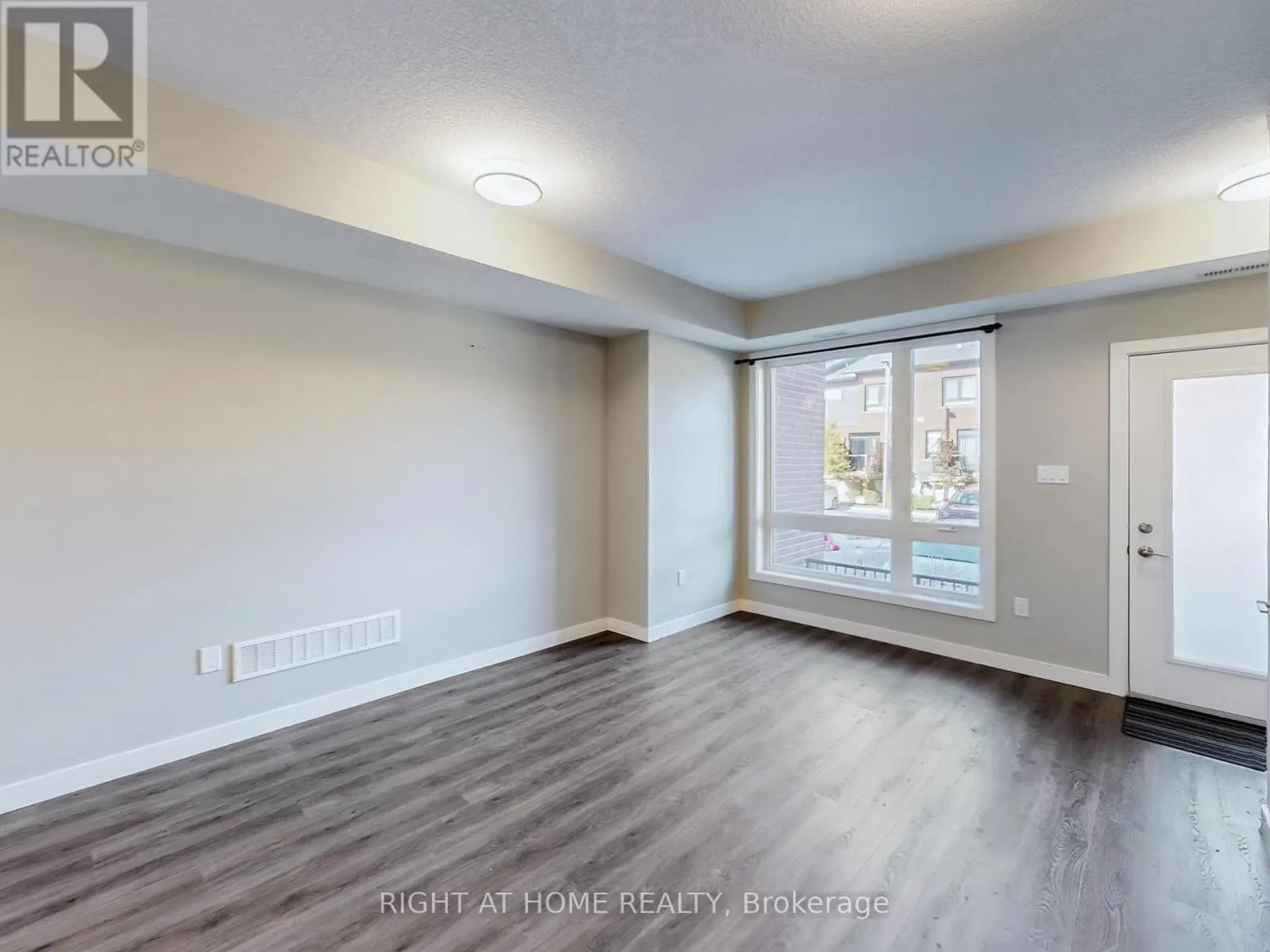 07 - 83 BEECHWOOD AVENUE