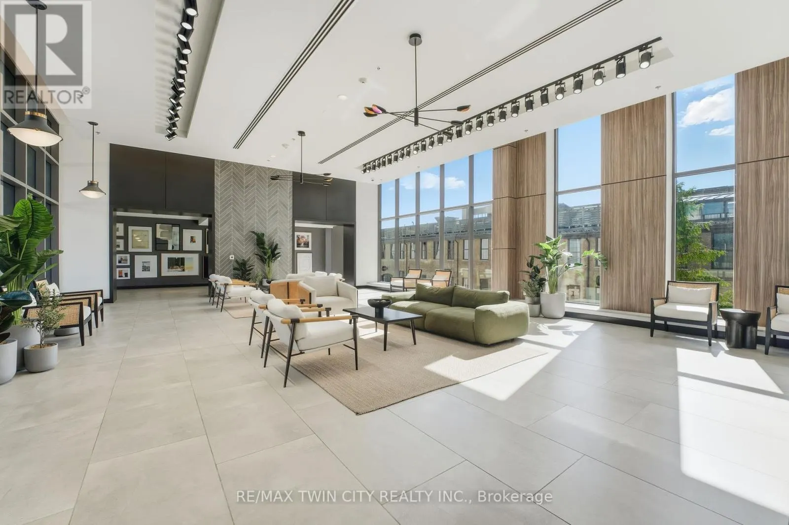 1410 - 15 GLEBE STREET
