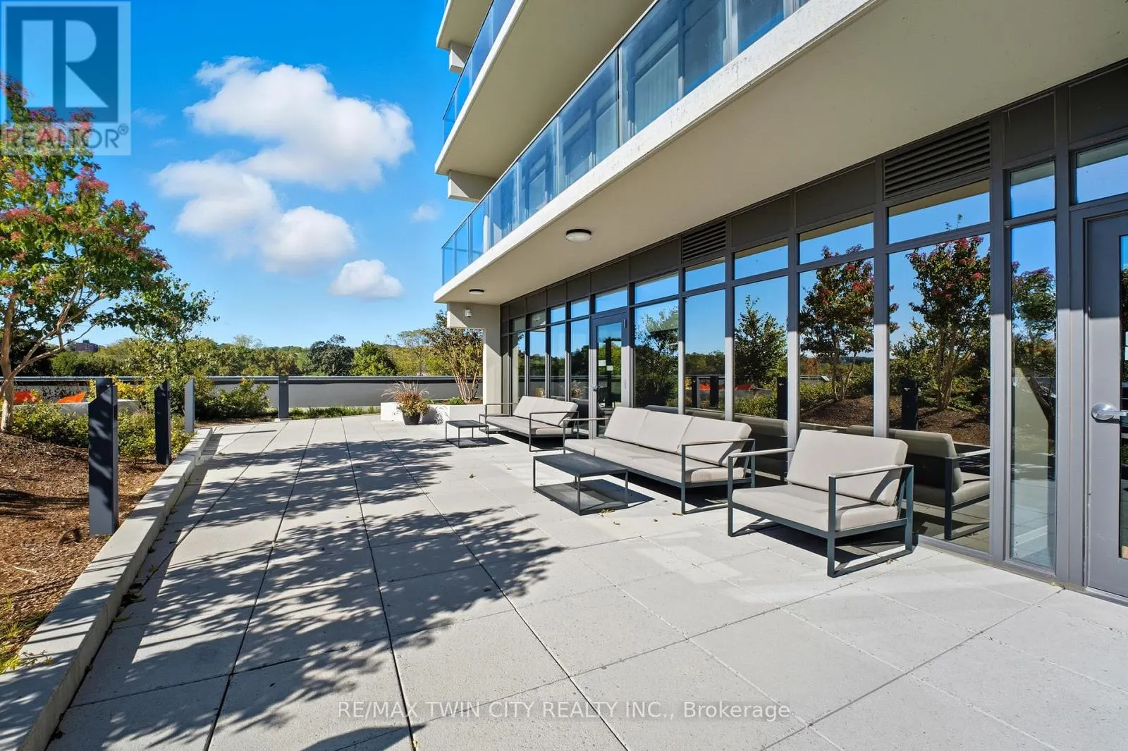 1410 - 15 GLEBE STREET