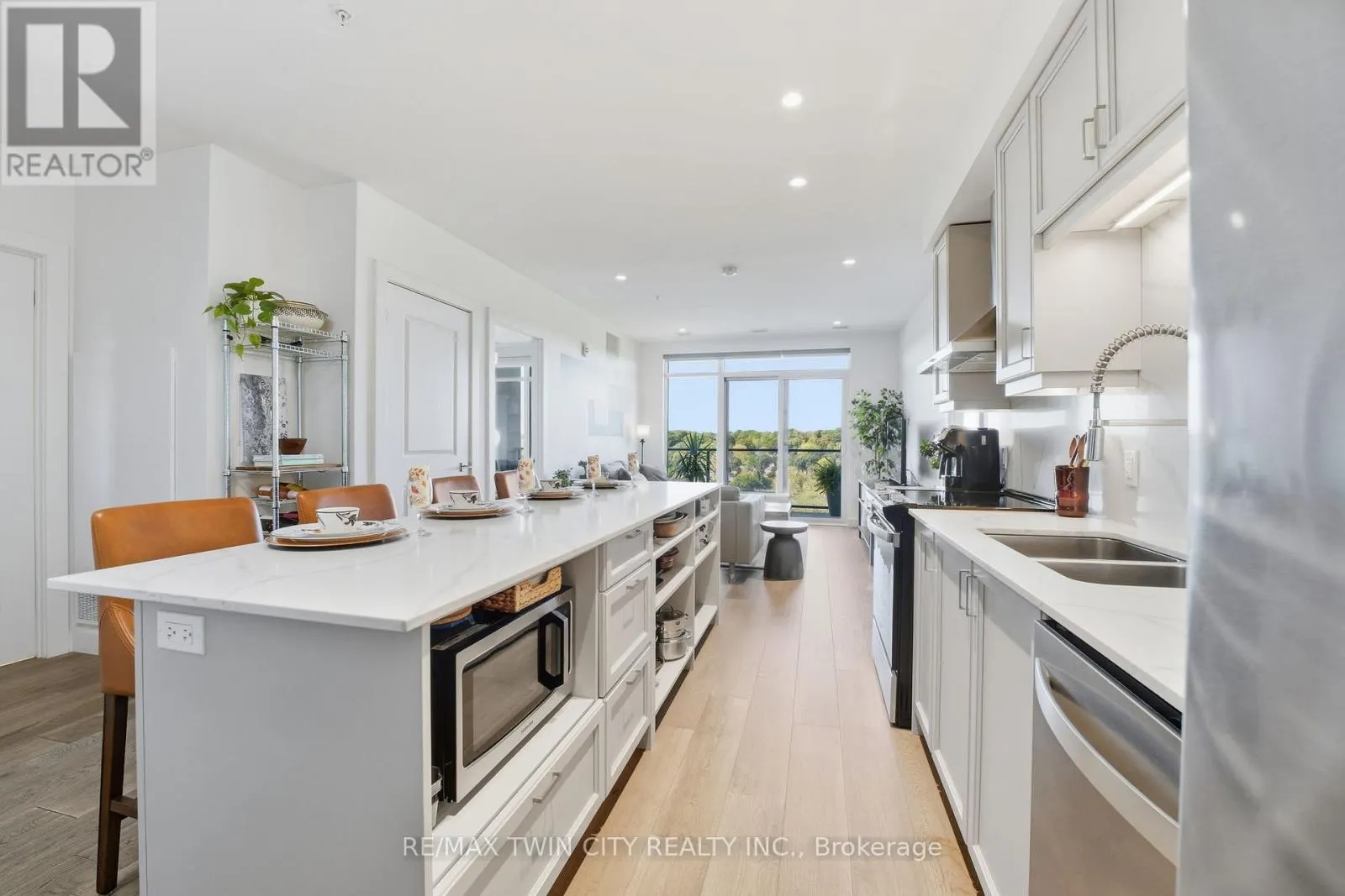 1410 - 15 GLEBE STREET
