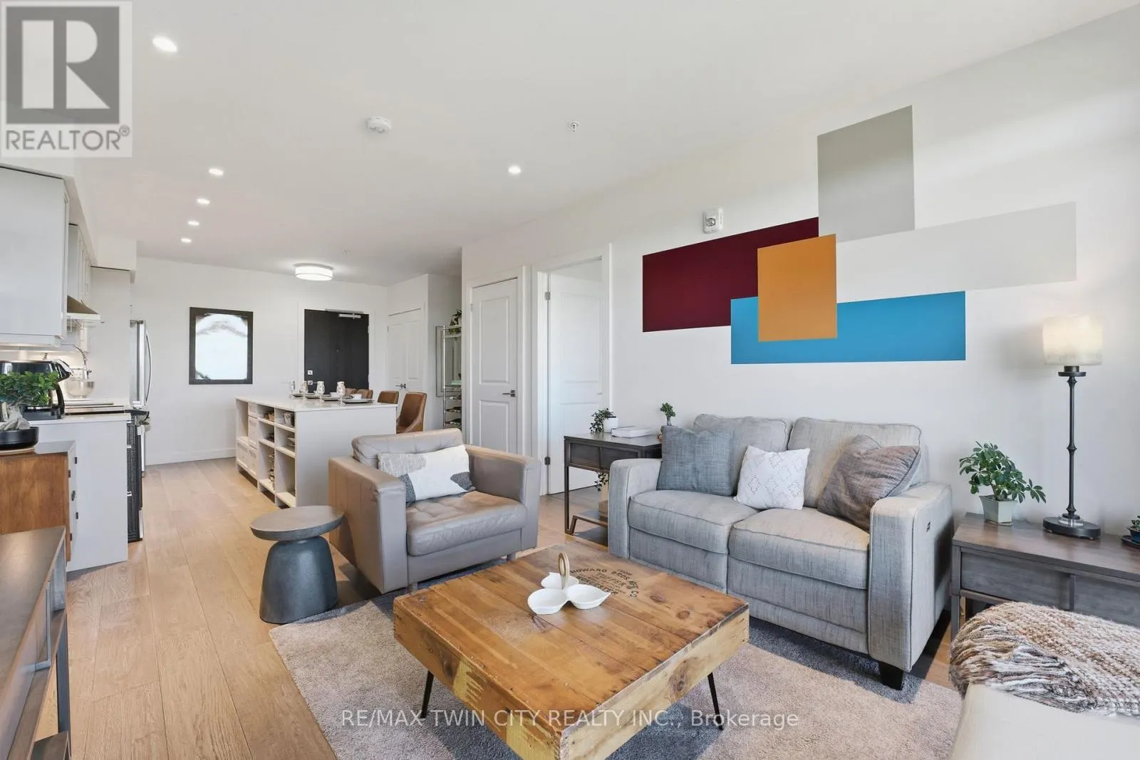 1410 - 15 GLEBE STREET