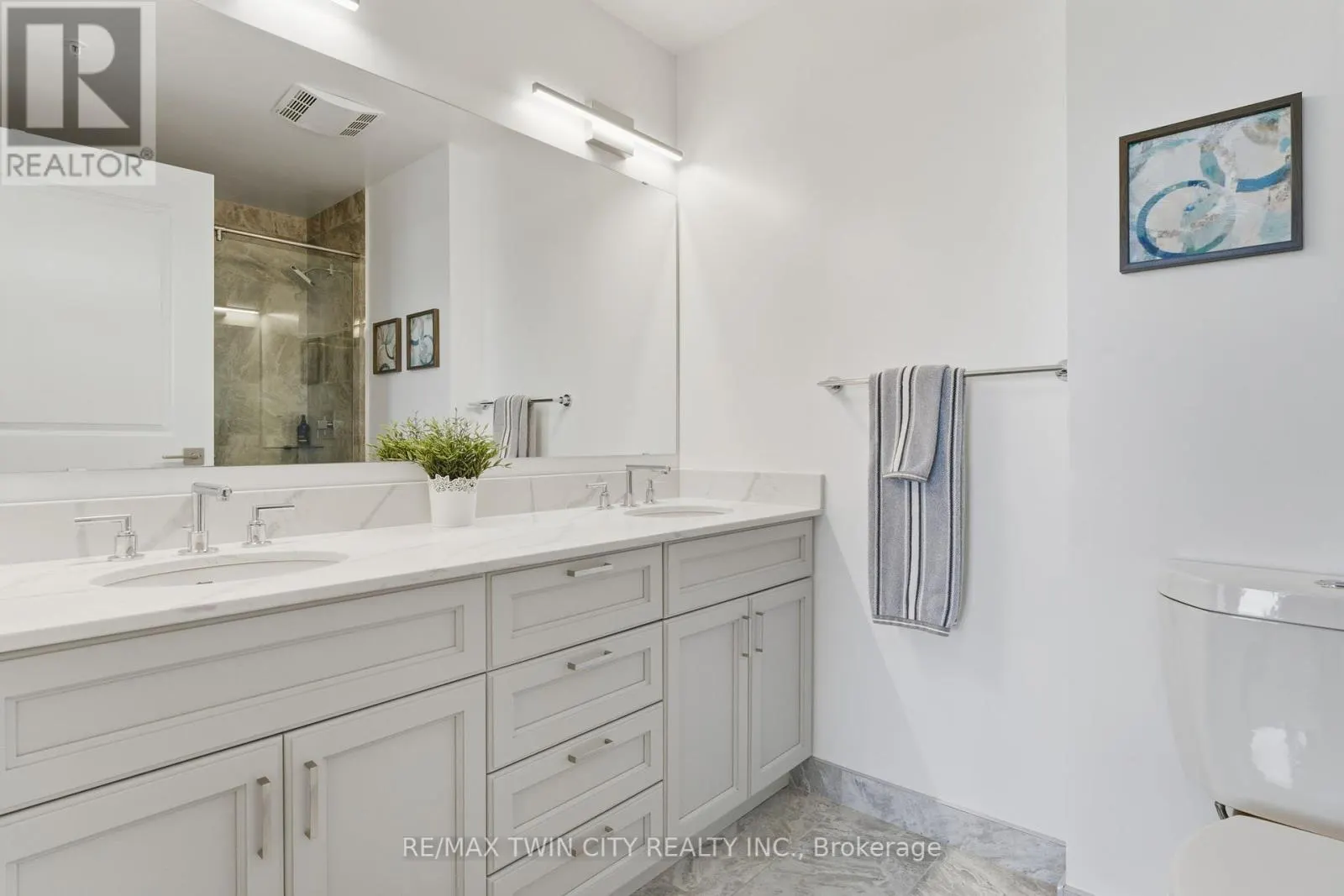 1410 - 15 GLEBE STREET