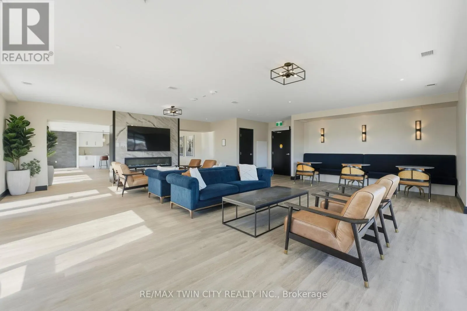 1410 - 15 GLEBE STREET