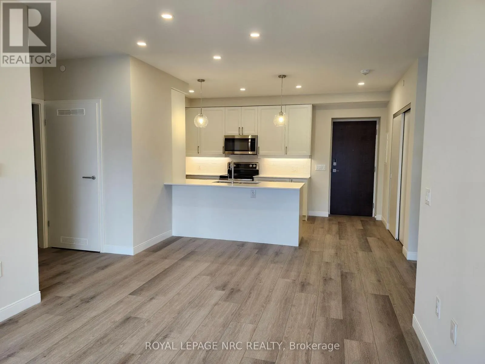 402 - 118 WEST STREET, #402