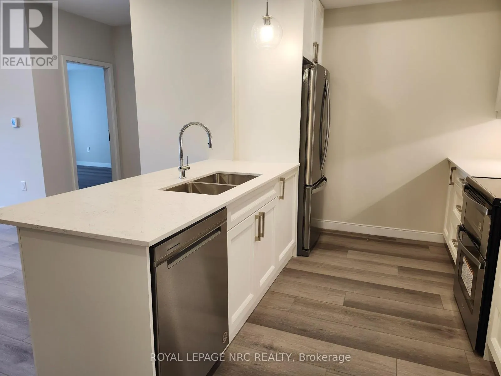 402 - 118 WEST STREET, #402