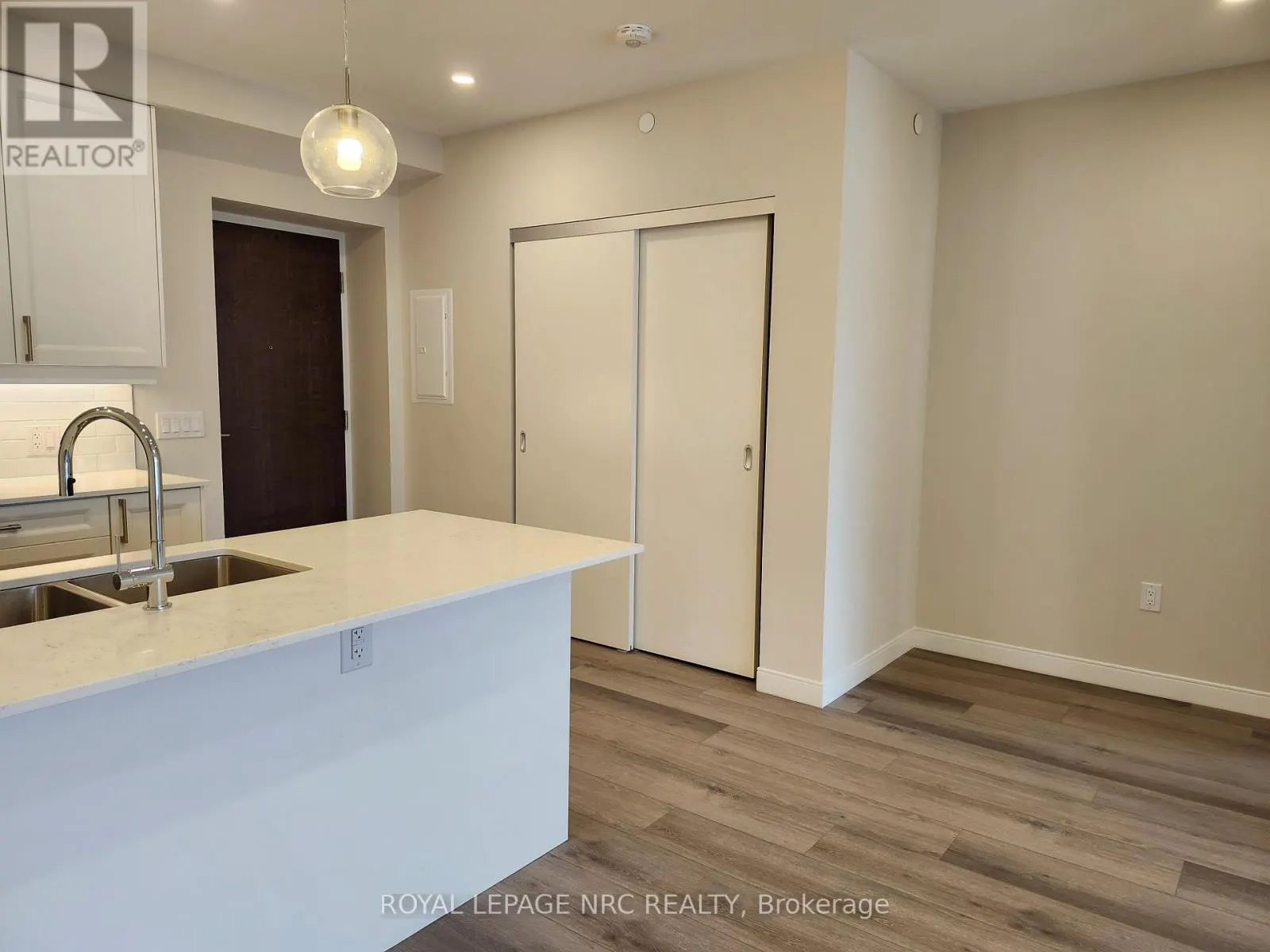 402 - 118 WEST STREET, #402