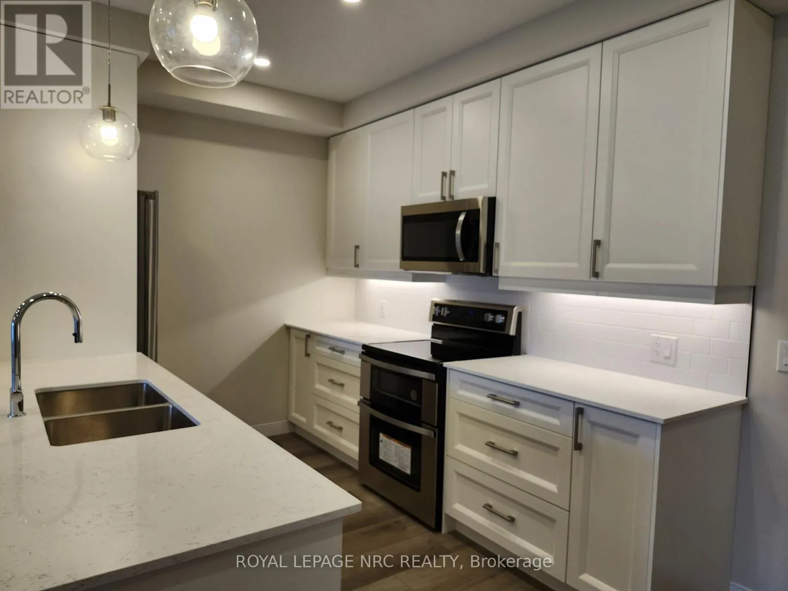 402 - 118 WEST STREET, #402