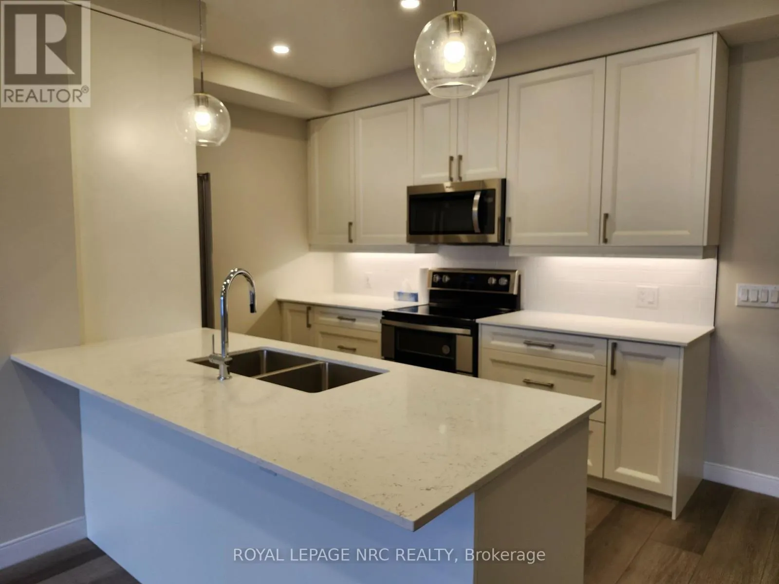 402 - 118 WEST STREET, #402