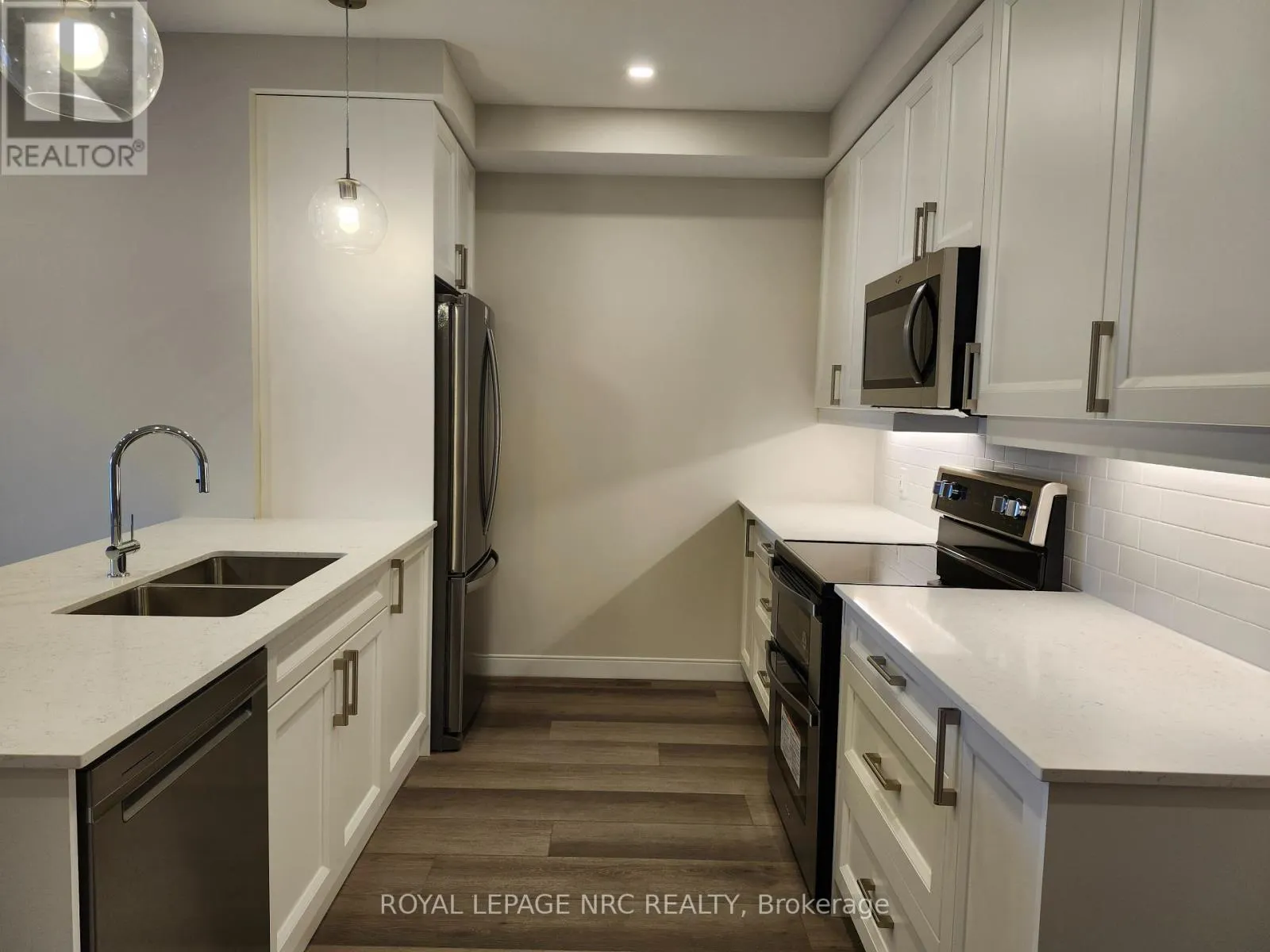 402 - 118 WEST STREET, #402