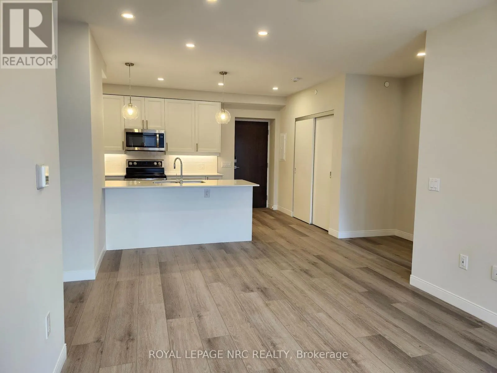 402 - 118 WEST STREET, #402