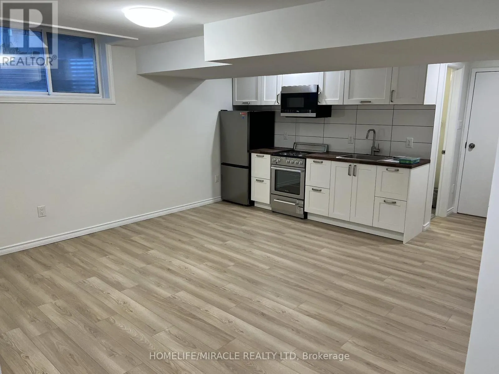 19 BREESEGARDEN LANE