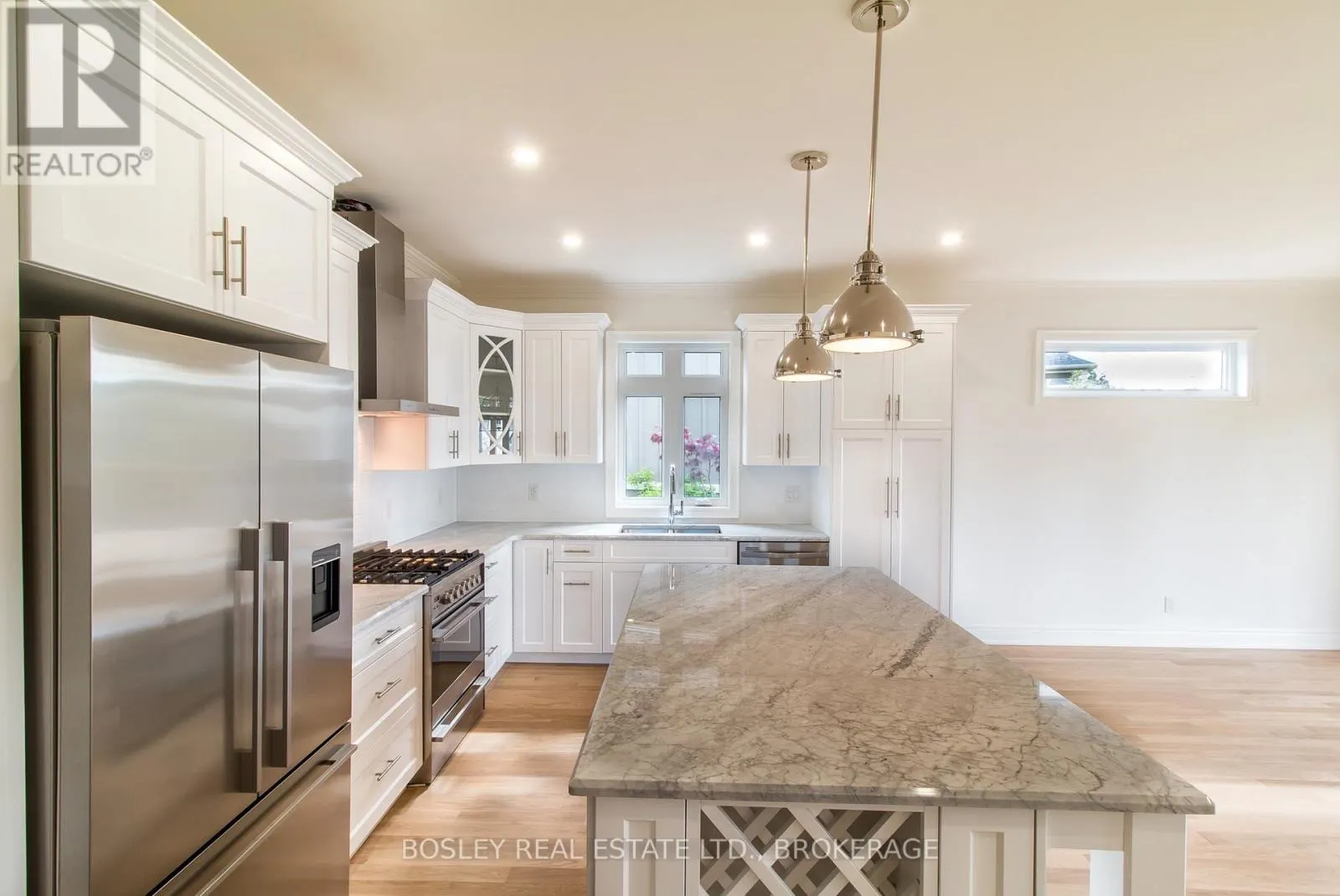6168 CURLIN CRESCENT