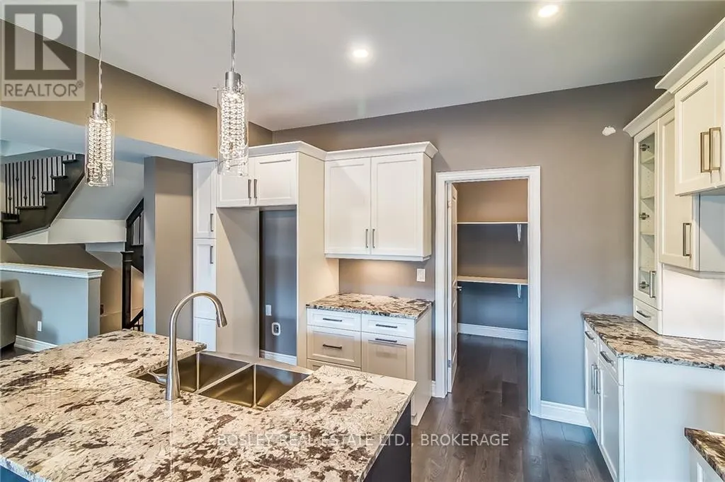 6168 CURLIN CRESCENT